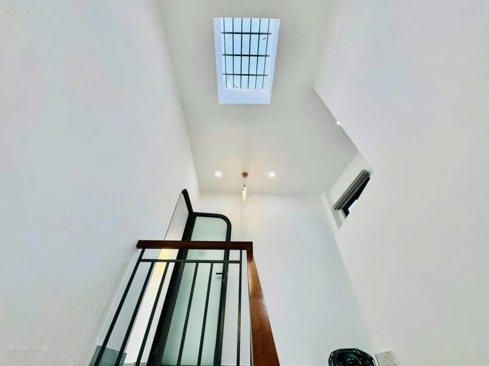 Nhà hẻm Quận 6. Ngay sát THPT Trần Nhân Tông 50m2 vuống vức 2 phòng ngủ. Phường 14 Quận 6 sổ sẵn