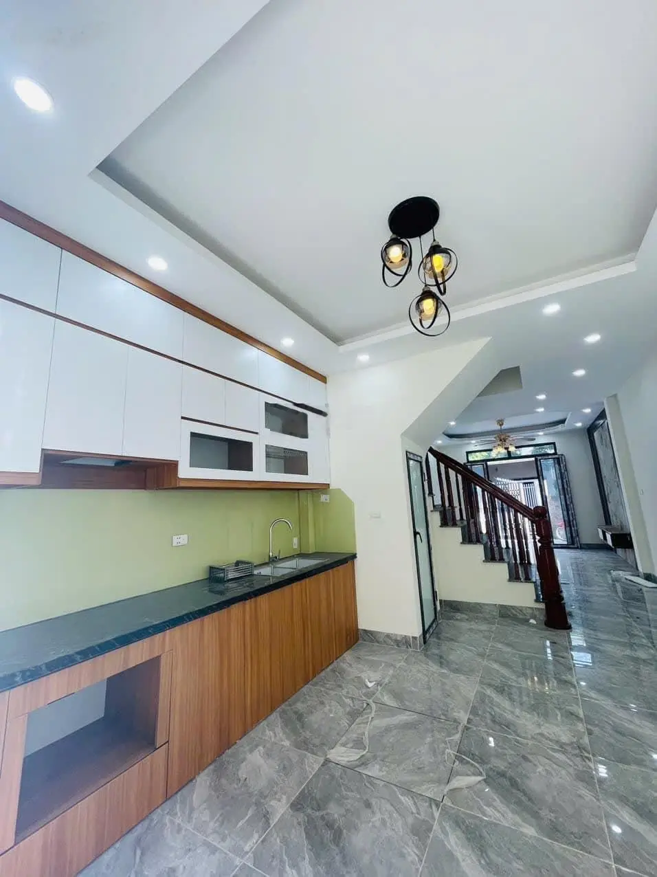 Căn 3 tỉ này thật sự tuyệt đẹp, vị trí đắc địa, ngay sát mặt đường liên huyện, nội thất đẹp mĩ mãn