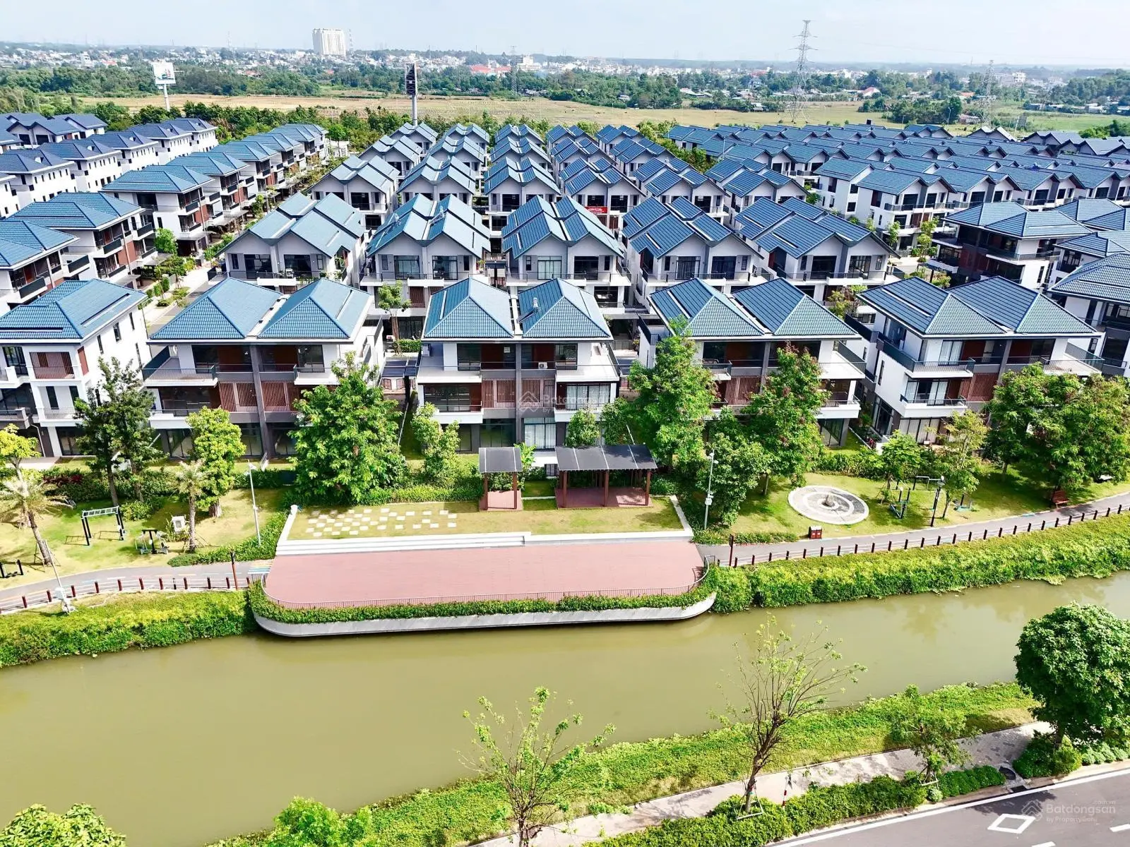 Bán biệt thự mặt hồ 10x20m, Khu compound ID Juntion Long Thành hàng hiếm, vị trí ngay mặt hồ