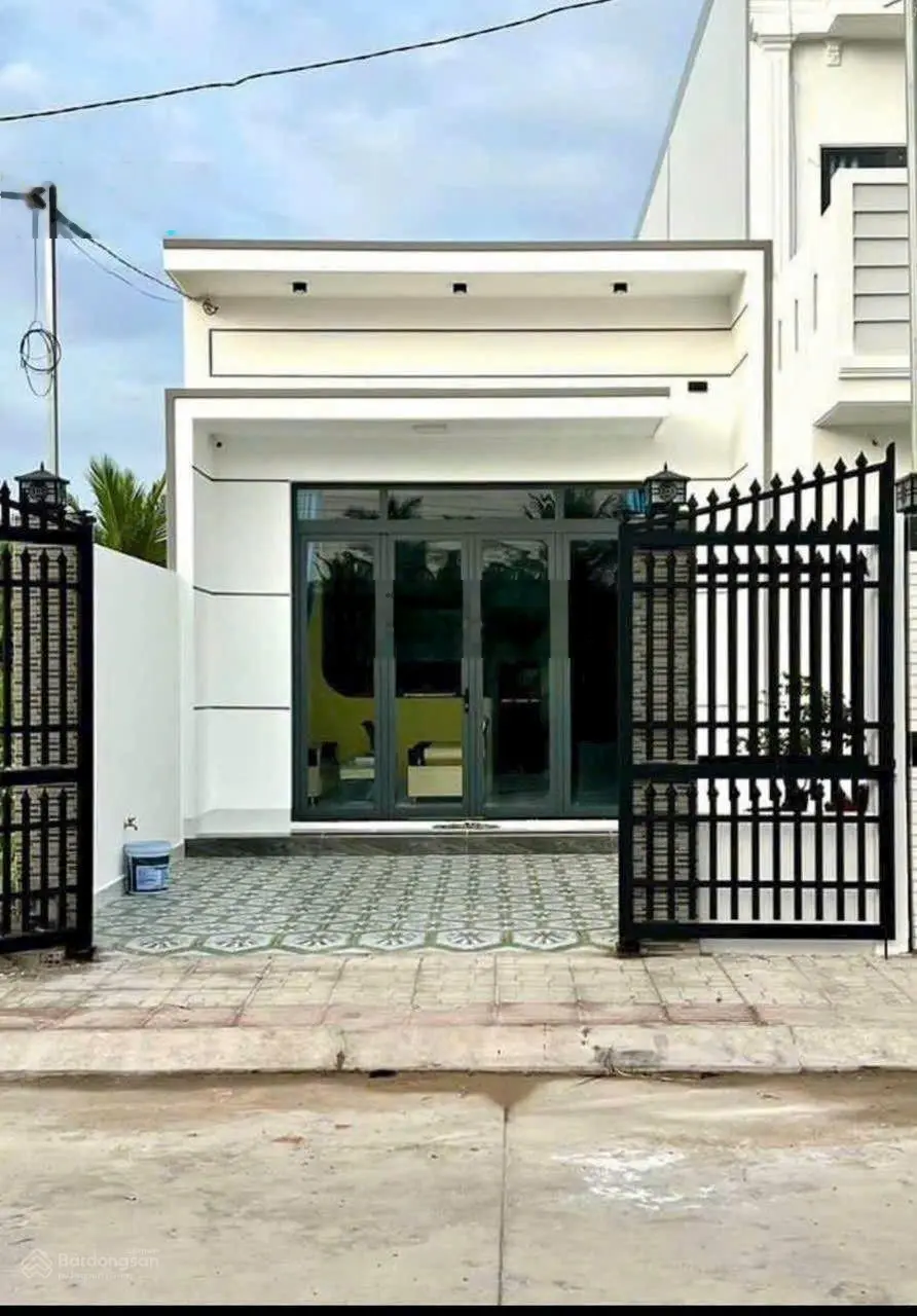 Cần bán nhà đẹp ngay chợ Bình Chánh