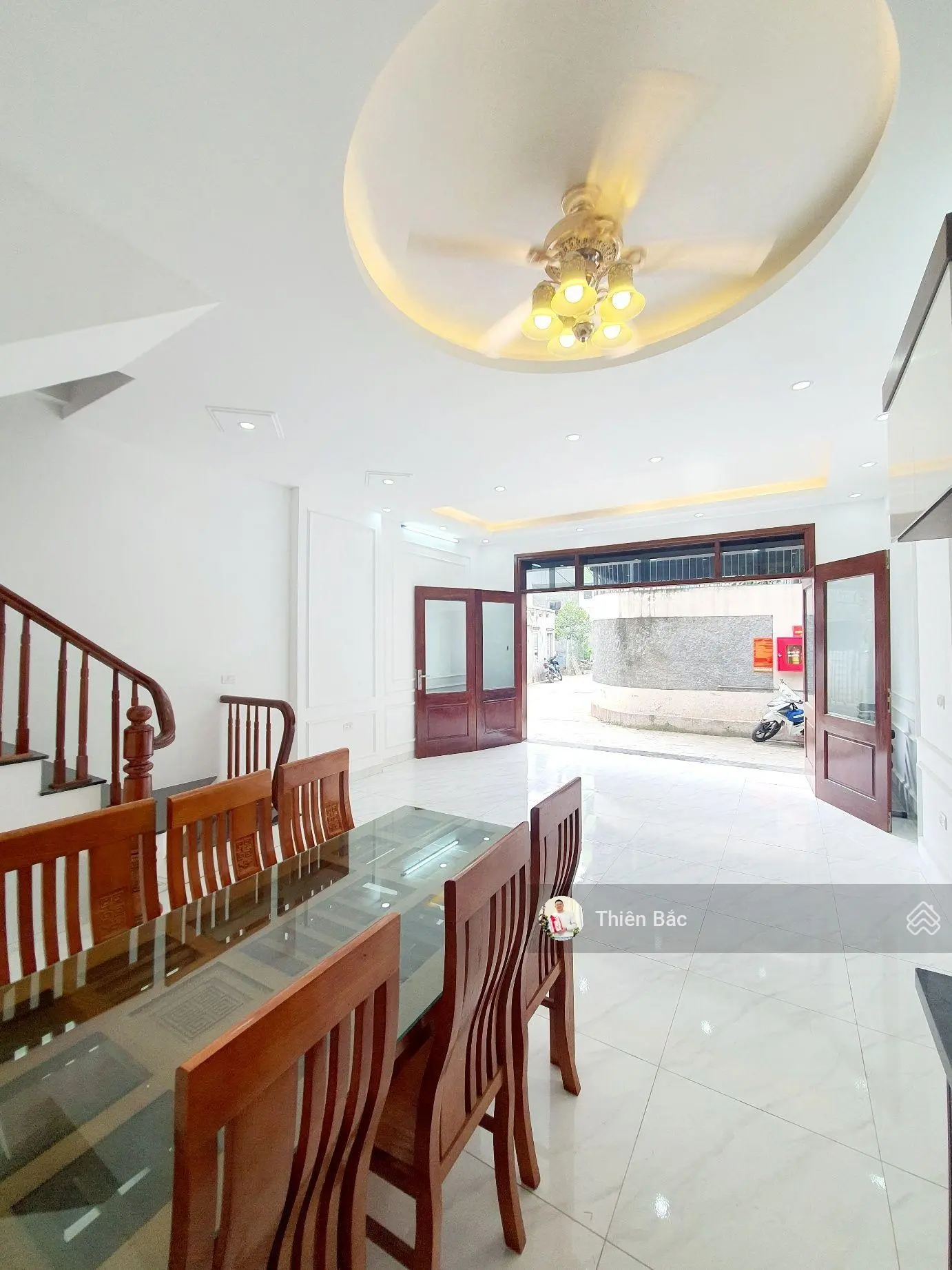 Chủ nhà cần trả nợ 3 tỷ ngân hàng! Bán nhà Vân Canh, góc 2 thoáng, đường thông, ô tô qua lại