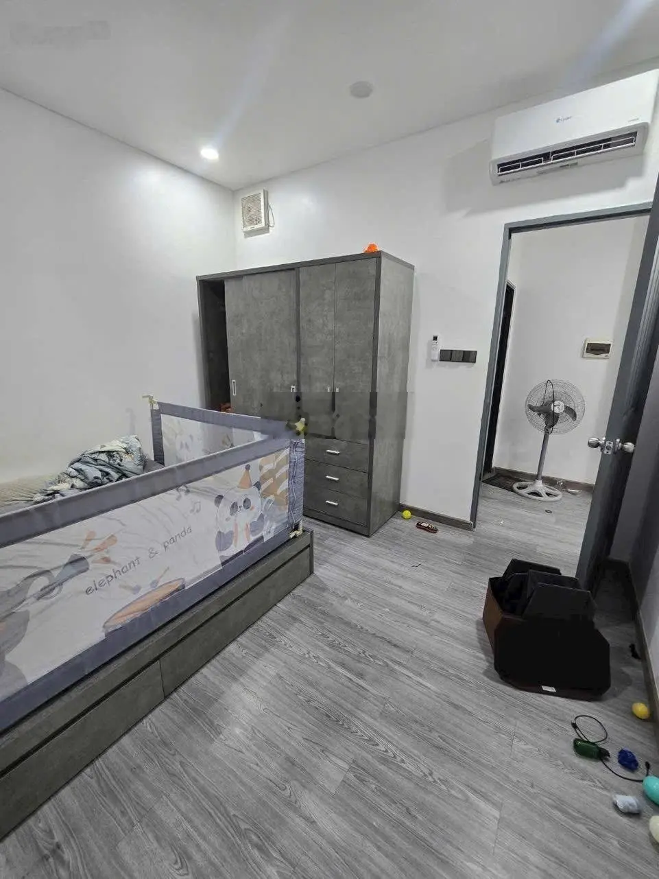 Tôi chủ không tiếp cò, bán gấp 130m2 nhà 1 trệt 2 lầu cuối Bình Dương - đầu Bình Phước