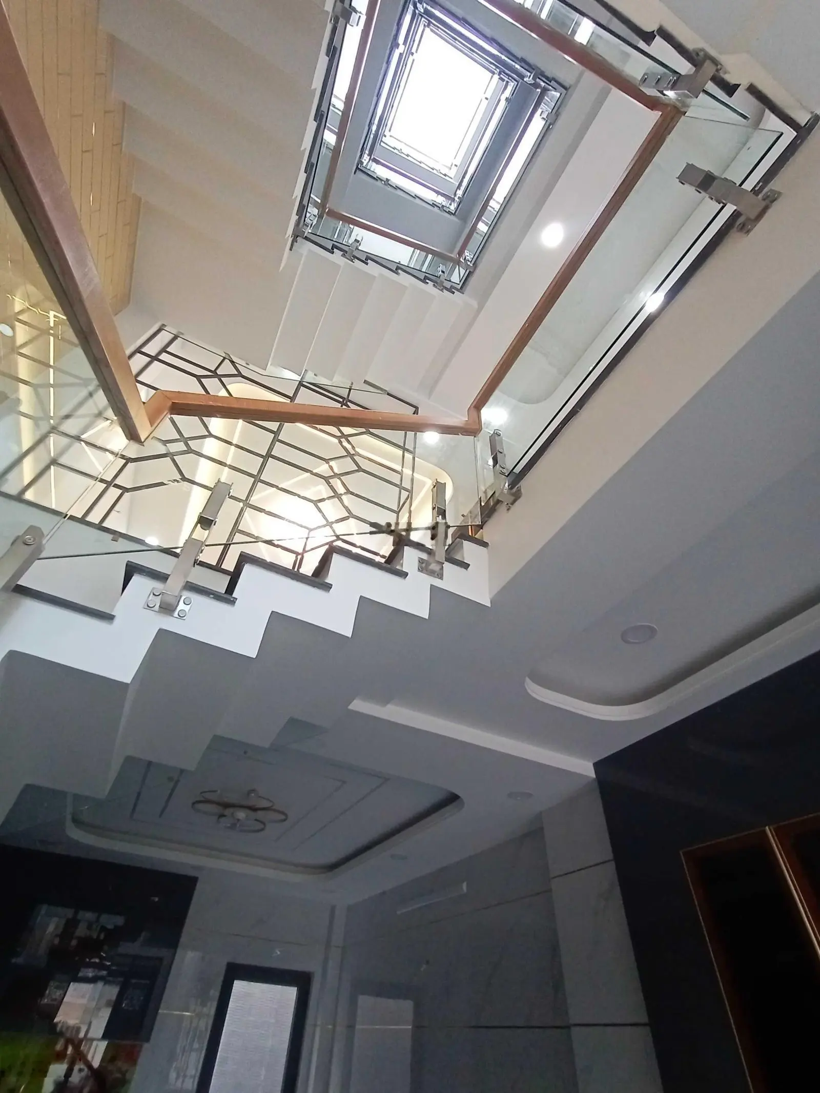 Kề sát mặt tiền Tỉnh Lộ 10 - Ngay Khu Tên Lửa Aeon - 66m2 - 5 tầng - thang máy chờ