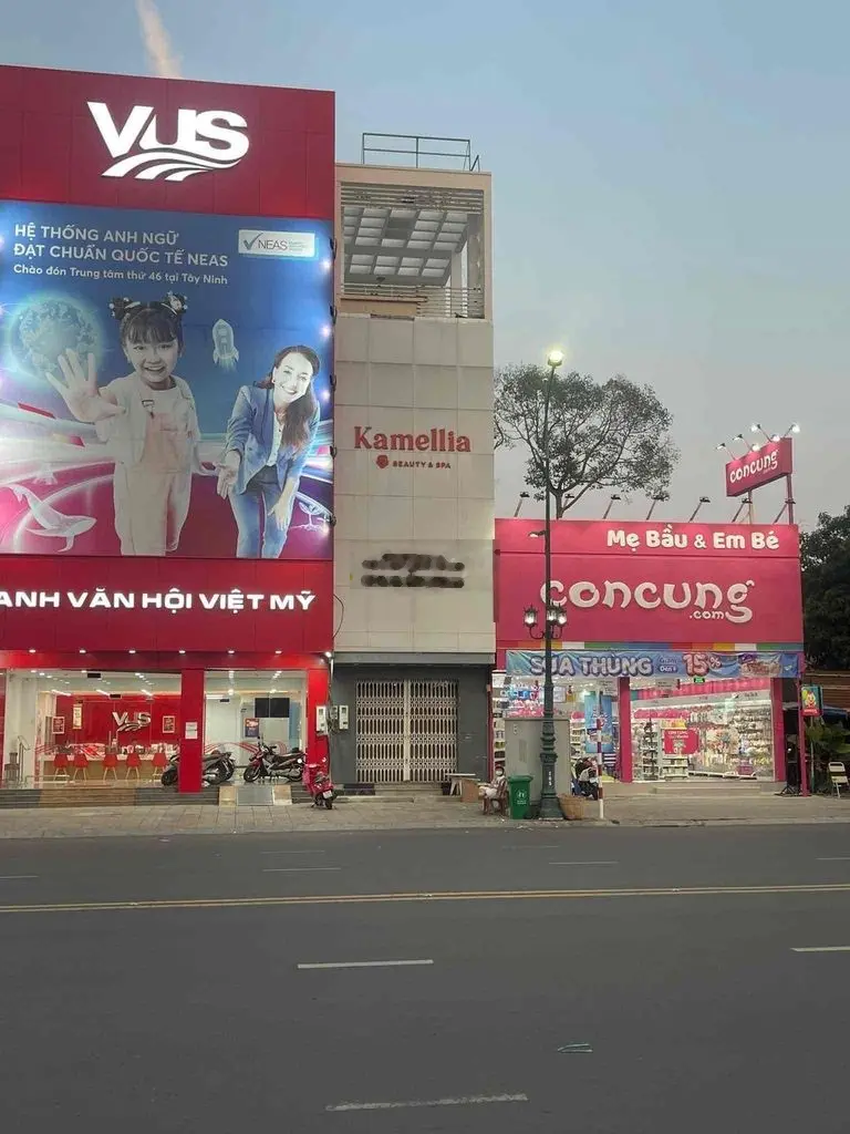 Nhà 2 mặt ti