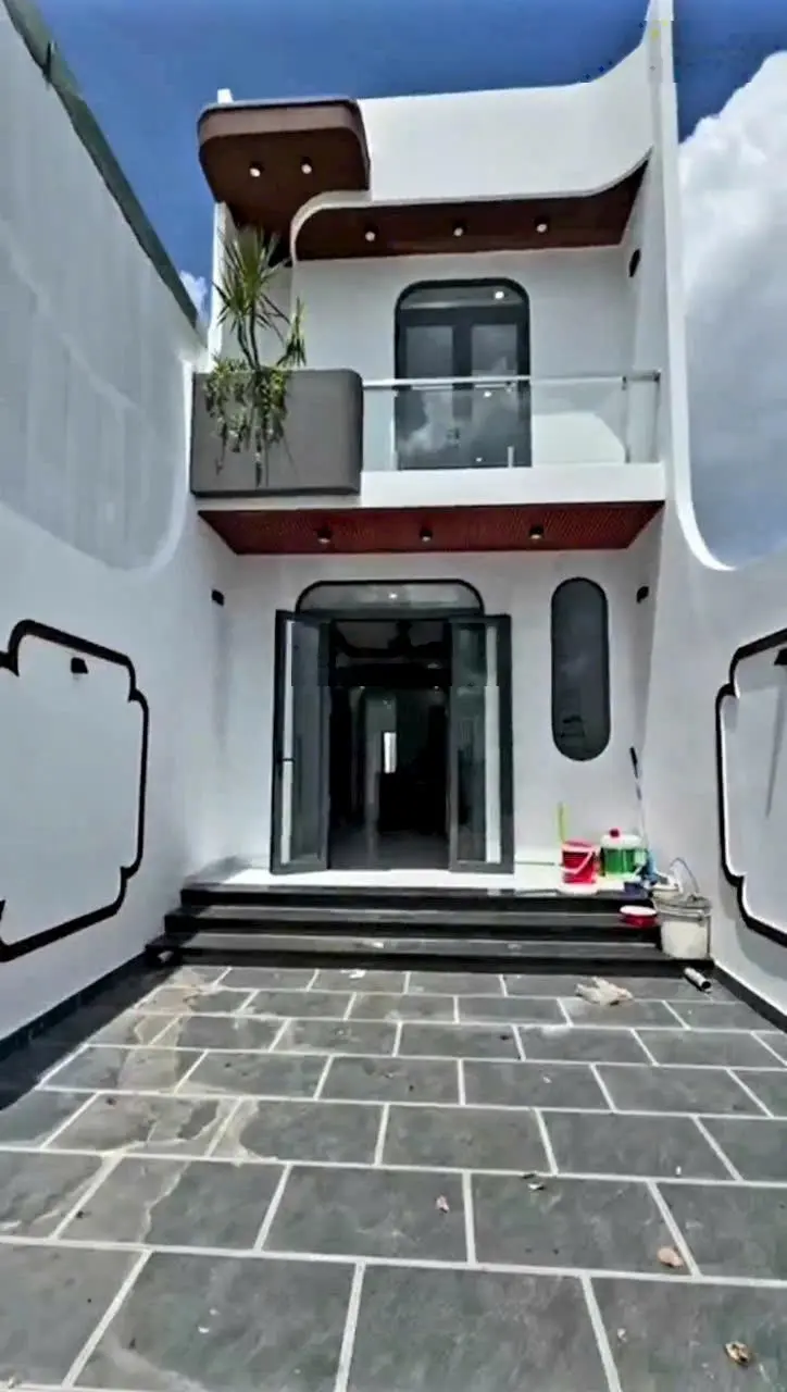 Nhà 1 trệt 1 lầu mặt tiền Lộc Hậu vô 50m 1,95 tỷ tặng full nội thất cách thị trấn Cần Giuộc 5p