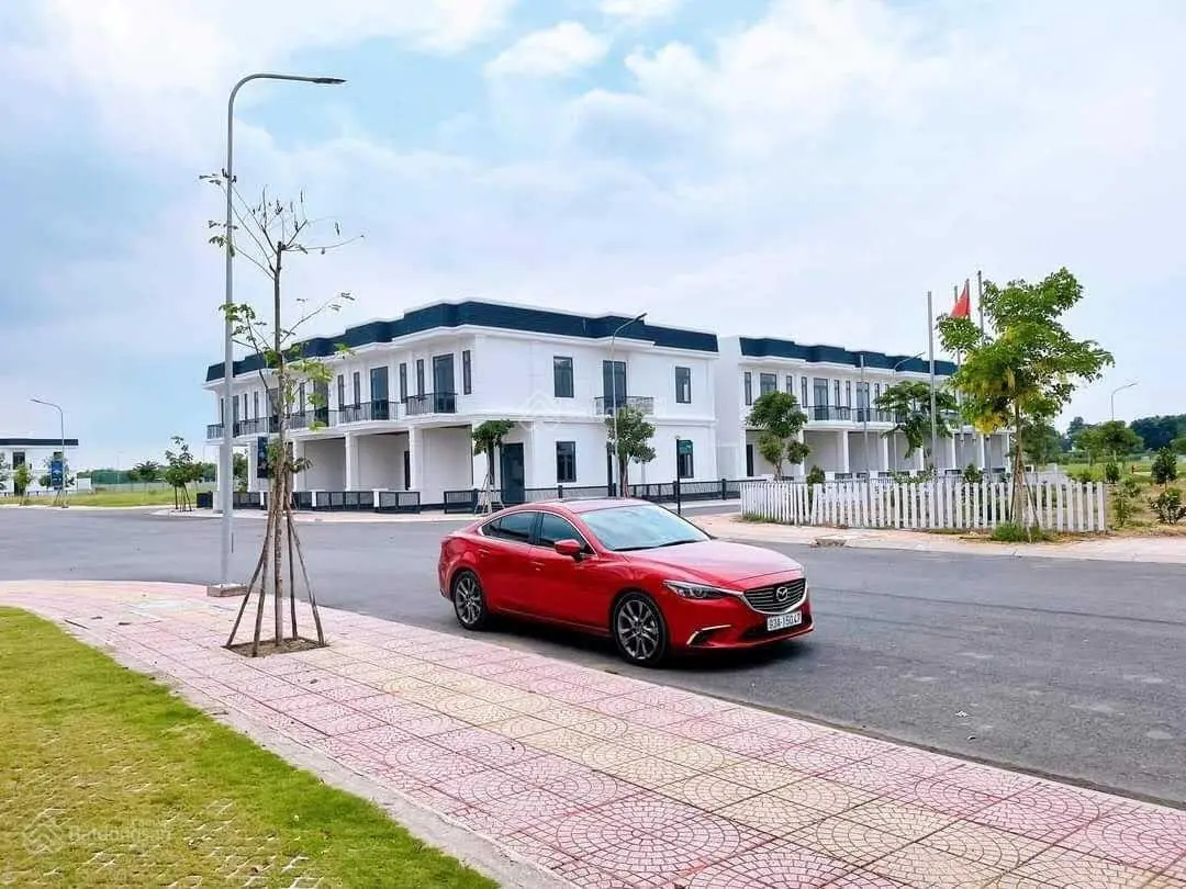 Chính chủ kẹt tiền bán gấp lô đất dự án Young Town 85m2 - SHR - Đức Hòa - Long An