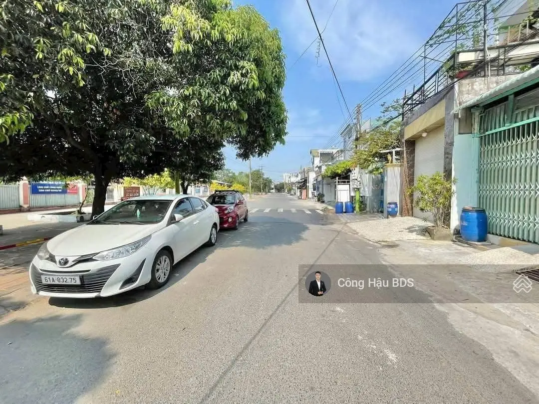 Bán Nhà Trệt- Lầu MTKD Đối Diện Trường Học. DT: 60M2. (4x 15m). Đường Nhựa 8M. Giá: 3.890 Tỷ TL