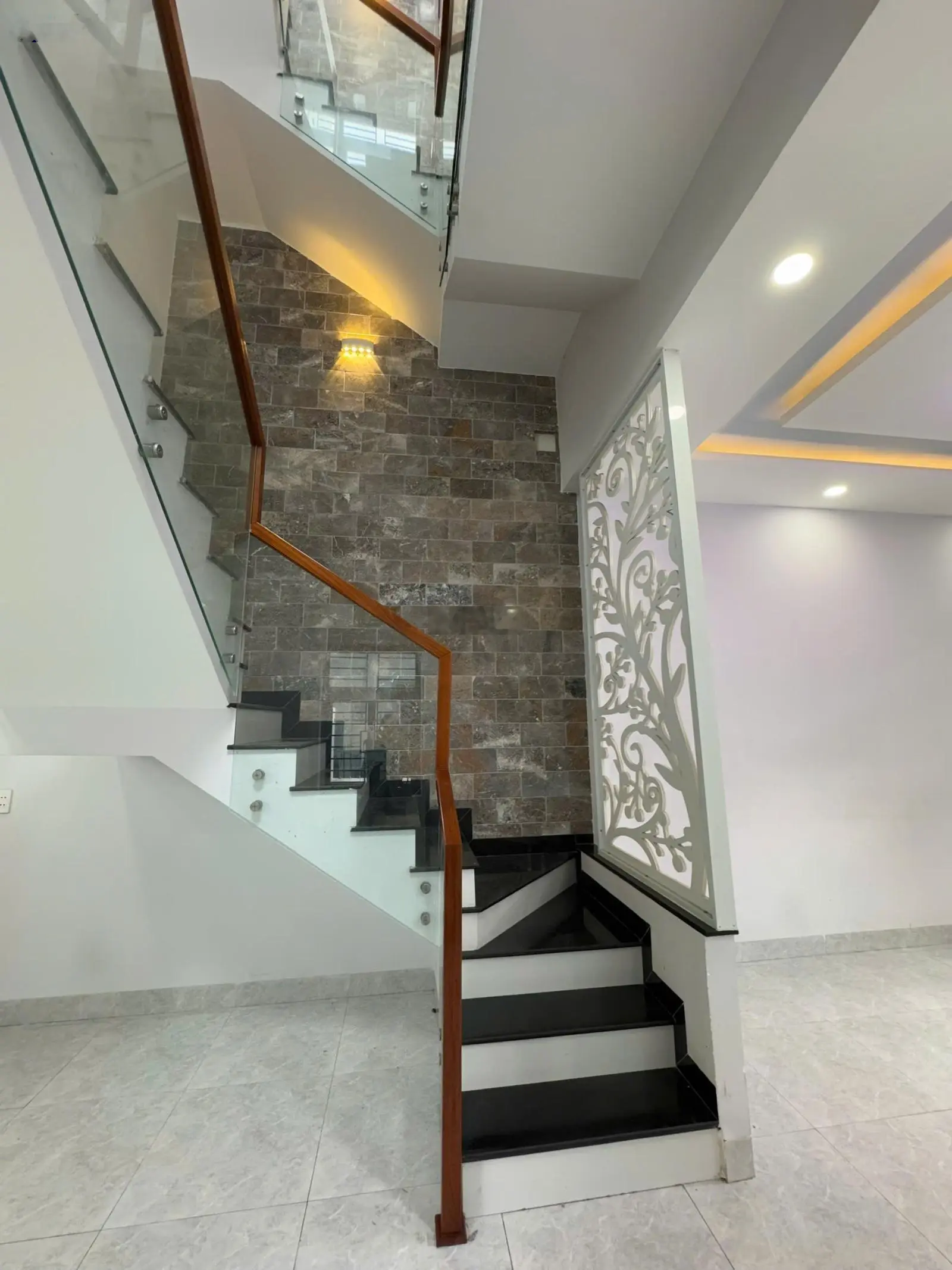 Chính chủ! Bán nhà 3 tầng 3 mặt kiệt, mới xây, sát đường Ngô Quyền gần Cầu Rồng, Sơn Trà - 5PN