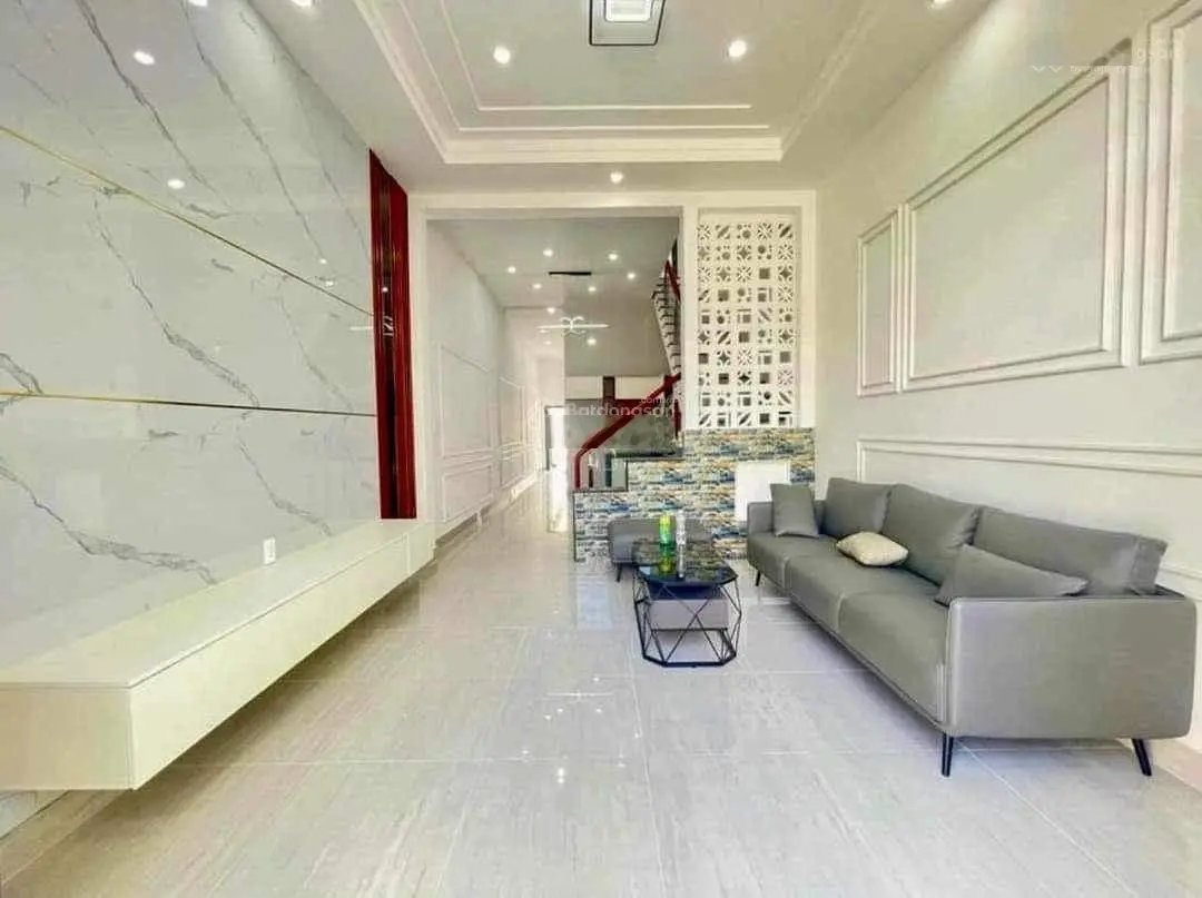 Bán nhà 1 trệt 1 lầu, chợ Bình Chánh 80m2 giá 660 triệu, 4x20m, 3PN, SHR sang tên ngay
