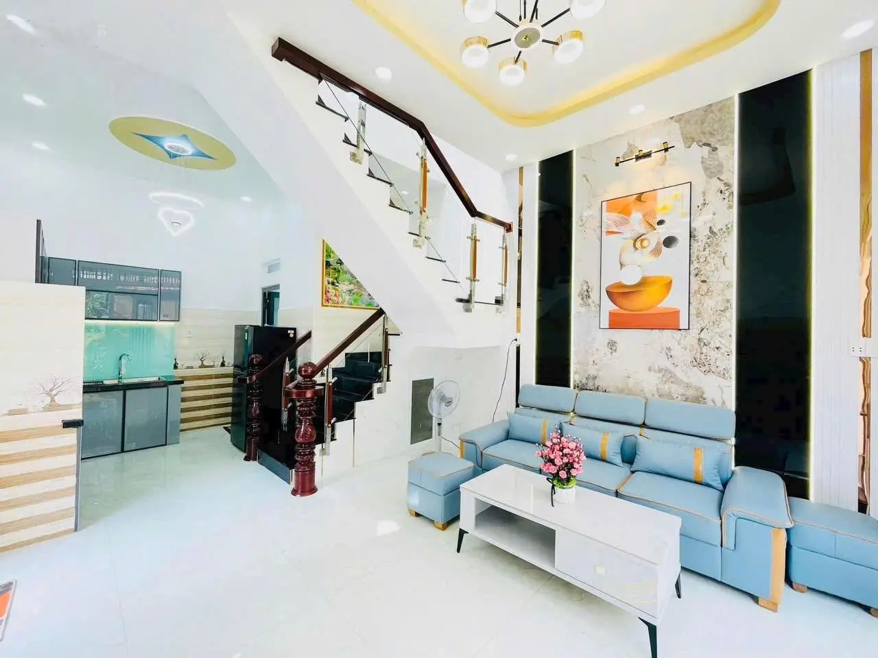 Bán nhà MT kinh doanh buôn bán chỉ 4 tỷ 350 - nhà 2 tầng đẹp tuyệt vời - hót rầm rộ đường 10 mét