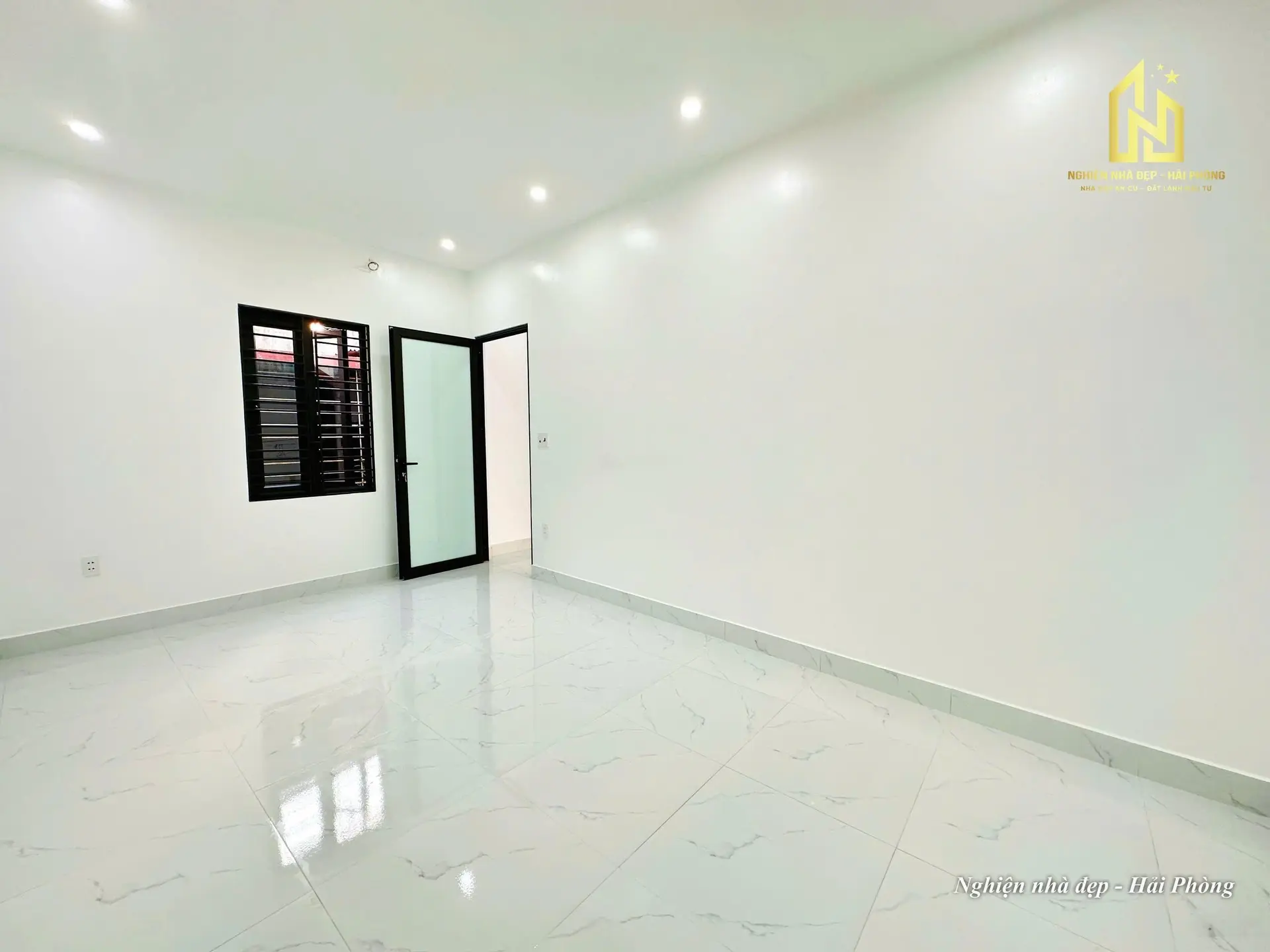 Nhà đẹp gốc dân xây độc lập, mặt ngõ thông thương phố Thiên Lôi, Chợ Đôn, ô tô đỗ cửa