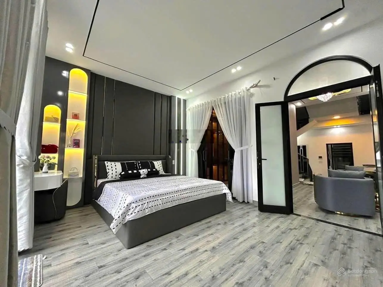 Nhà 3 tầng tân cổ điển mặt tiền Tô Hiệu, Hòa Minh, Liên Chiểu, Đà Nẵng