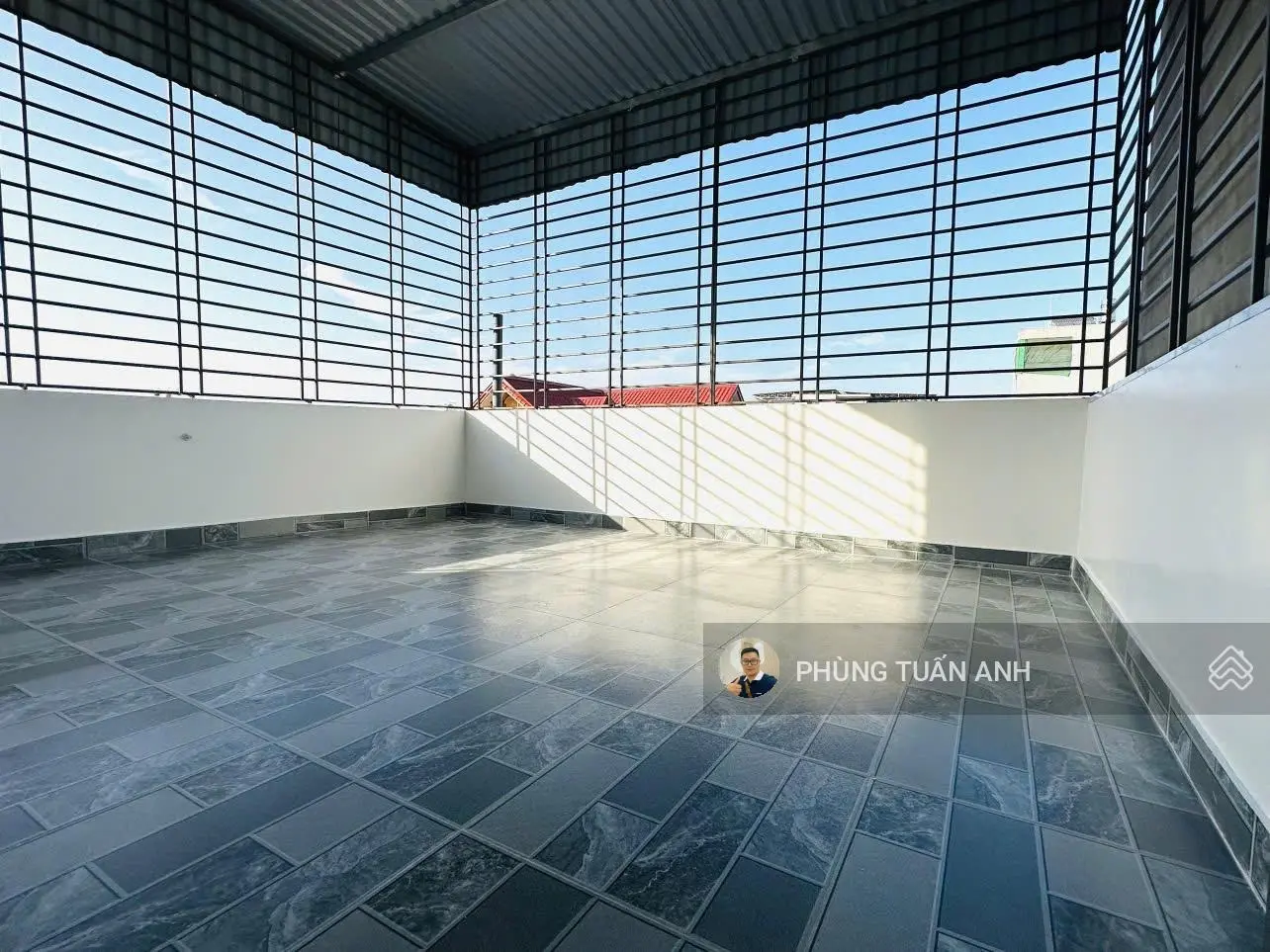 Bán nhà cao cấp vừa xây mới ô tô đỗ cửa tại Khúc Thừa Dụ - giá ưu đãi