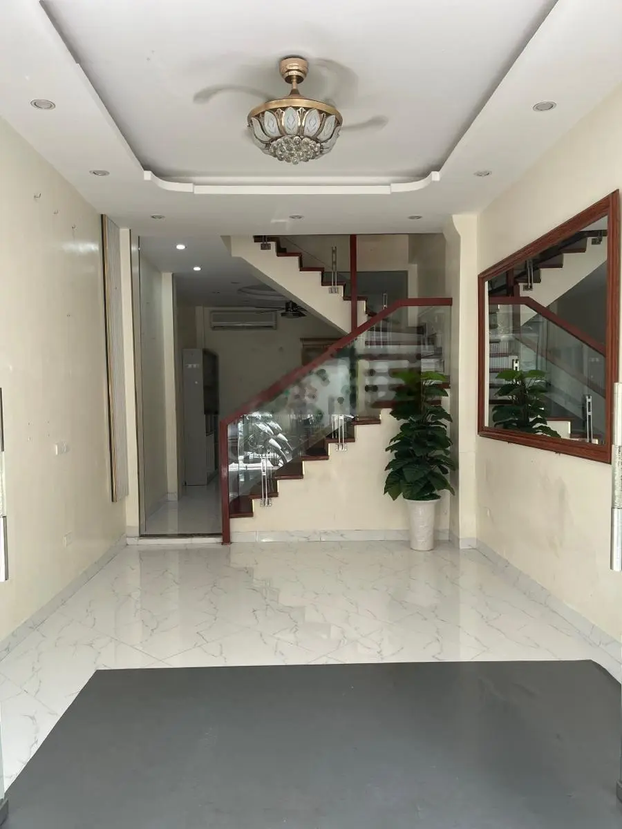 Bán nhà phố Dịch Vọng Cầu Giấy: Nhà mới, ôtô, kinh doanh, sát phố, 38m2x6TxMT 4m. Chỉ 7.8 tỷ còn TL