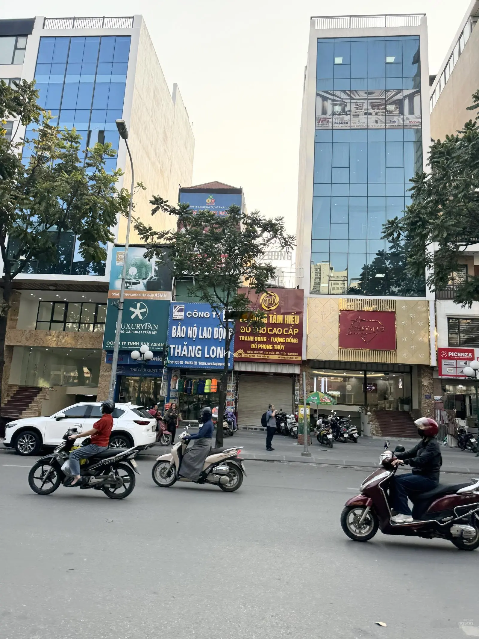 Bán Nhà Mặt Phố Hoàng Cầu, giá tốt 88,9 tỷ, 252m2, Kinh Doanh Sầm Uất