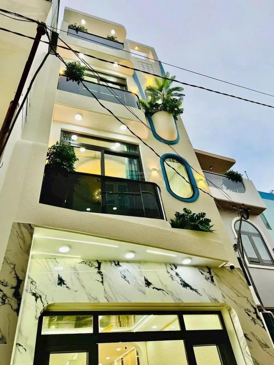 Giá 6 tỷ 750. nhà vip lý quang phức, q1. hẻm oto. nhà mới keng vào ở liền. lh: 0347.153.456