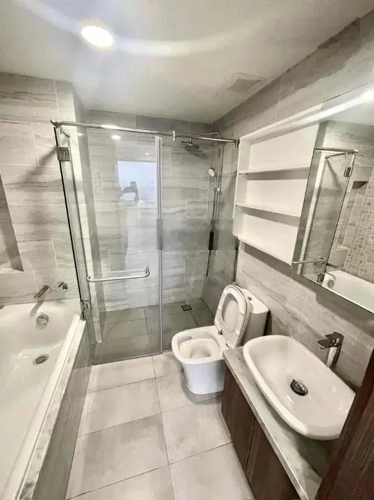 Bán căn hộ Kingdom 101, 2PN, 2WC, 72m2, nội thất, giá: 5 tỷ 3, LH 0908 435 ***