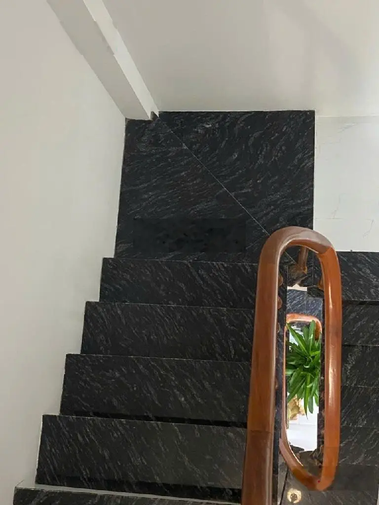 Bán nhà Lê Hồng Phong 5 tầng ô tô qua nhà ngõ thông 8,3 tỷ