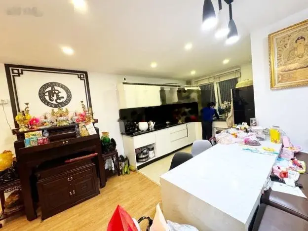 Bán Chung cư 108m2, giá 5,4 tỷ Trung Kính, Vị trí trung tâm Cầu Giấy thuận tiện đi lại, đủ dịch vụ.