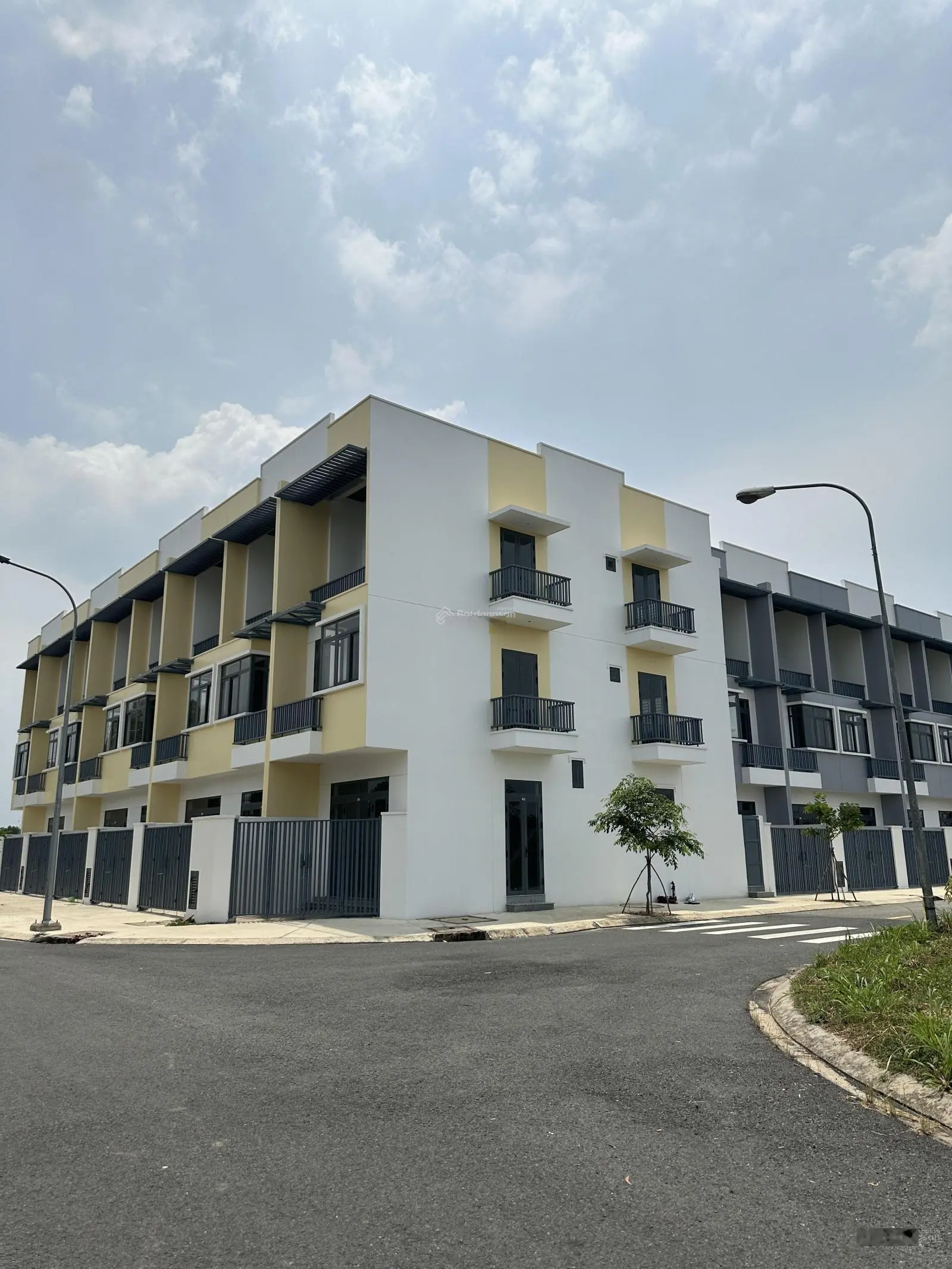 Nhà 1 trệt 1 lửng 64m2 giá chỉ 1.2 tỷ ngay KCN Phước Đông, sổ sẵn sang tên ngay cho thuê 12tr/tháng