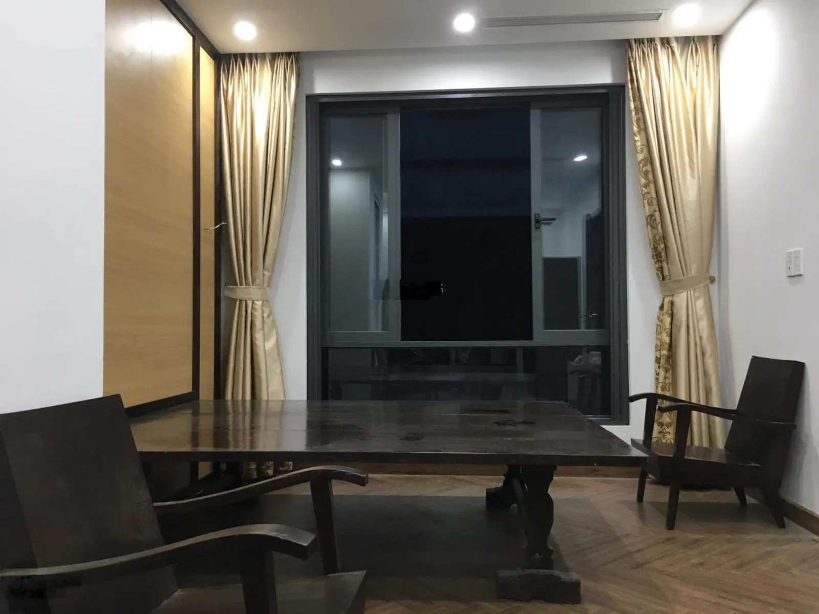 Bán căn 180m2 full nội thất - giá rẻ như căn thô(Hướng Tây Bắc/Bắc). Hoàng Đạo 098.299.6565