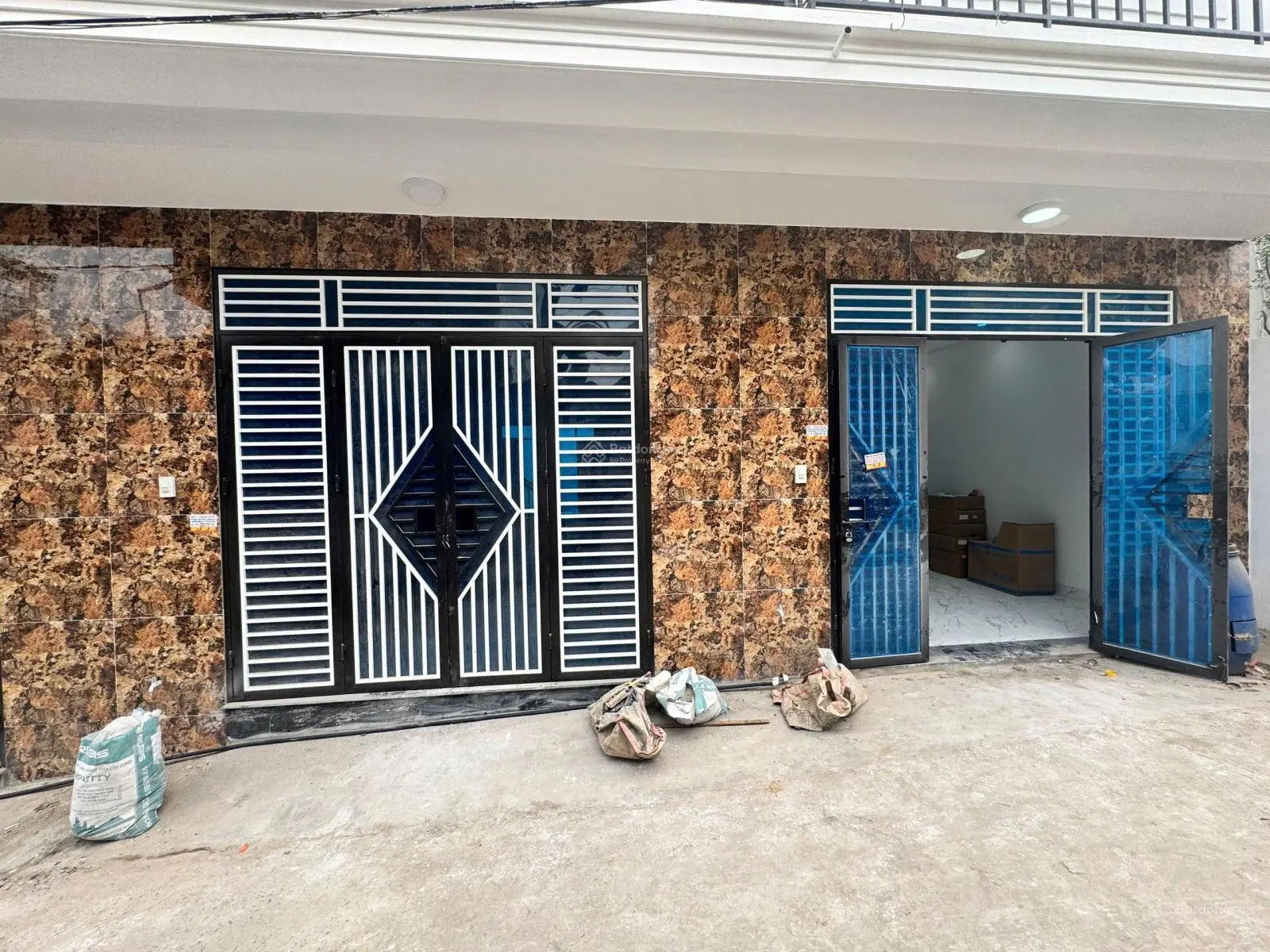 Bán Gấp nhà liền kề 3 tầng Mới xây đẹp, oto vào tận đất Tân Hoà, Quốc Oai. LH: 0389587708