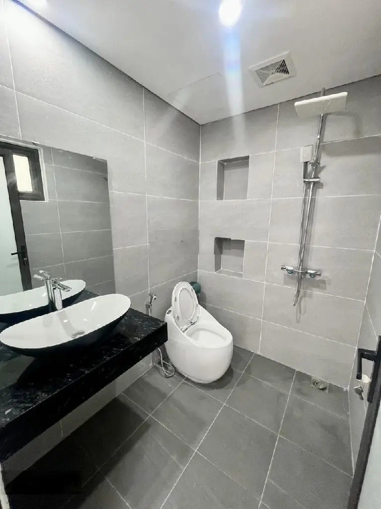 Bán nhà 5 tầng mới, thoáng sáng đẹp 2 bên, ngõ kinh doanh, trung tâm quận Hai Bà Trưng, 7 tỷ
