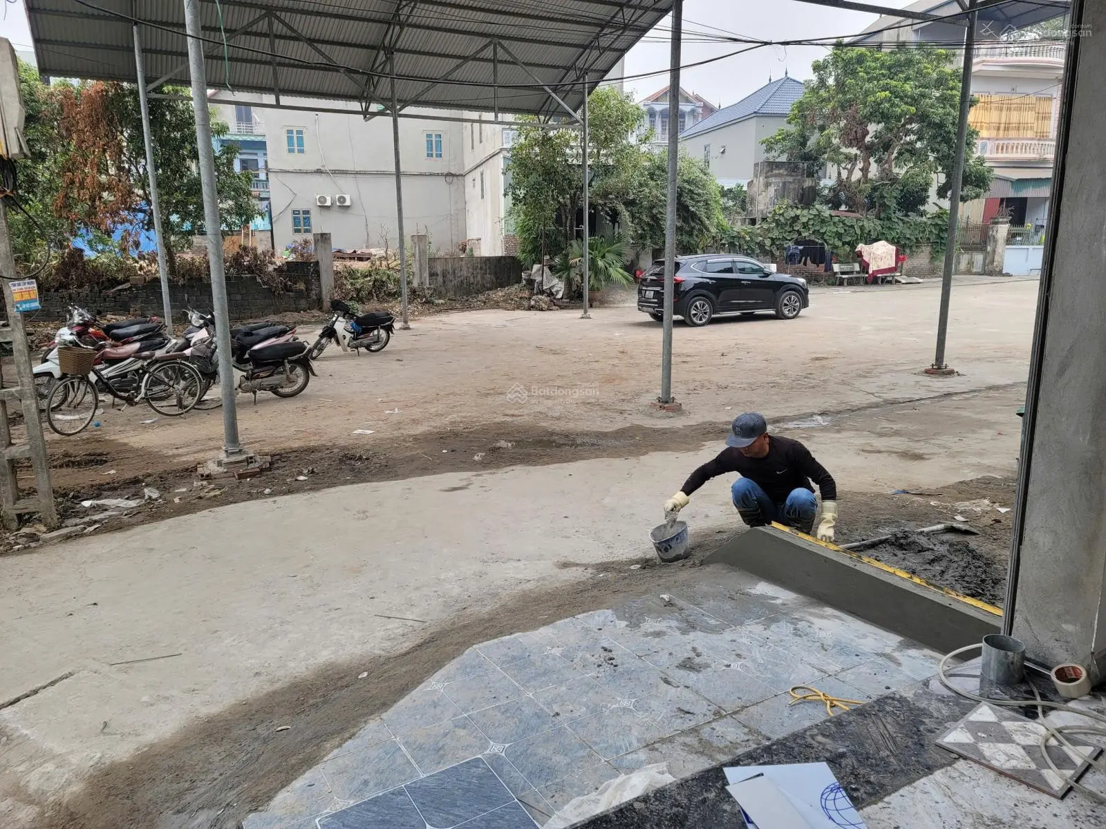 Chính chủ bán nhà mặt sân Vh ô tô vào nhà, đỗ cửa thoáng vĩnh viễn lô góc 2 mặt ngõ 40m2