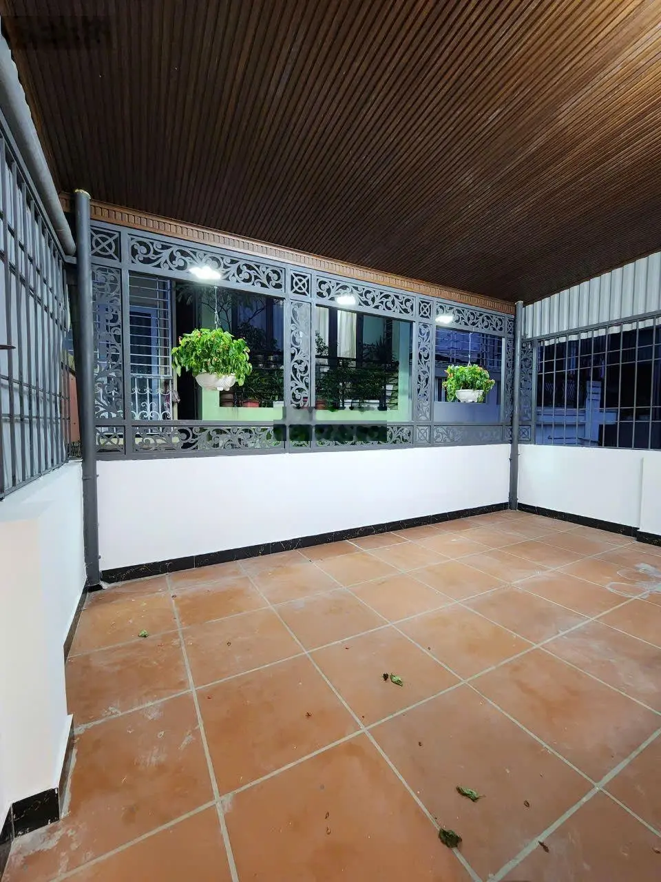 Cần bán ngôi nhà ô tô tránh ngõ 205 Xuân đỉnh. SĐ 70m2x5T, 2 MT. Chủ xây ở chắc chắn, 4PN master