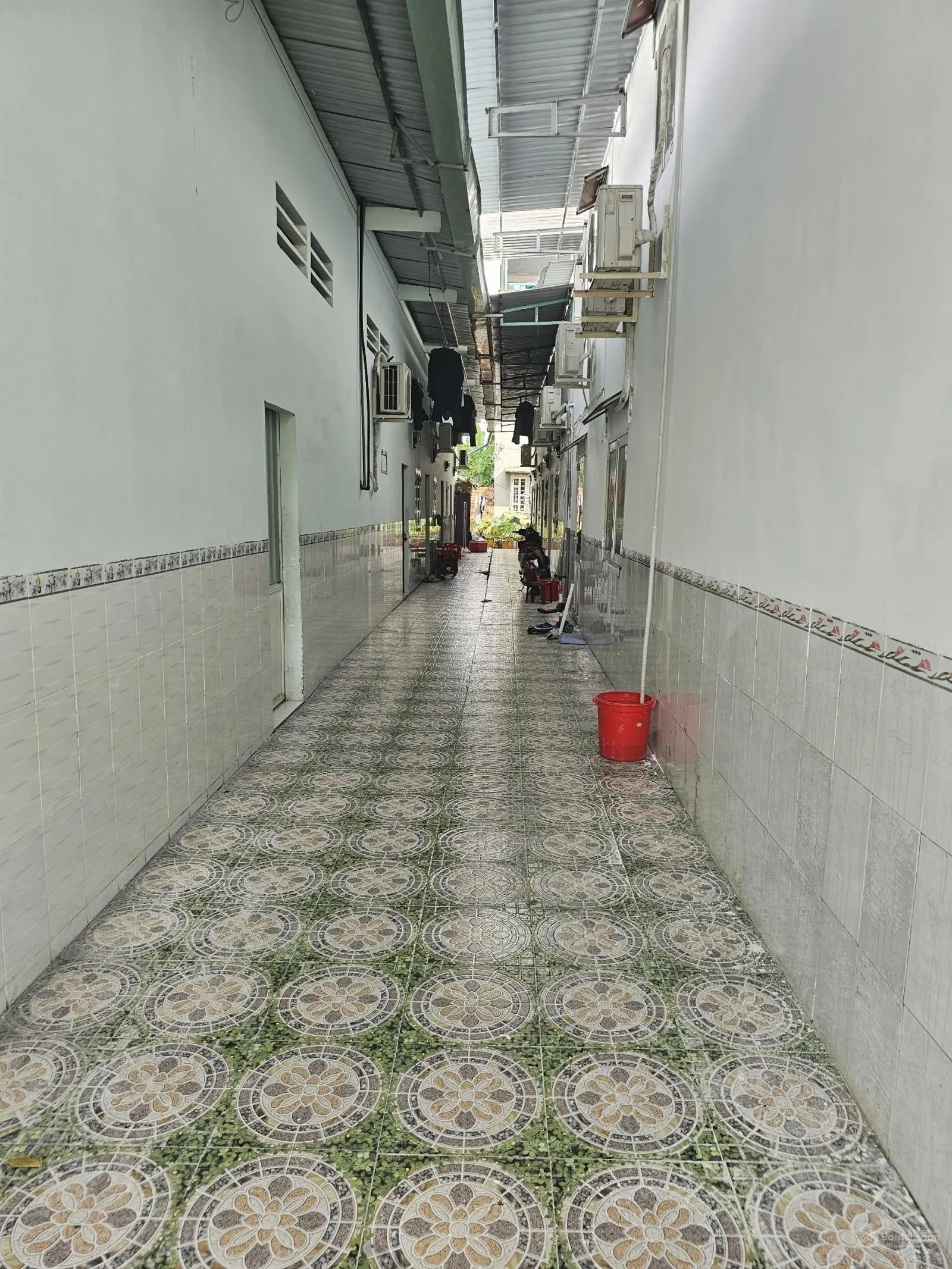 Nhà trọ ngộp sang gấp chính chủ bán ngay 150m2 có kiot và dãy trọ 8 phòng mỗi tháng thu nhập 10tr