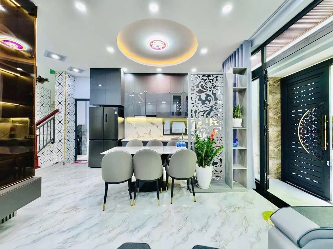 Bán nhà 45m2 Trường Sa, P14, Q3. 3 lầu, 4PN, 4WC. Có sổ sẵn, hẻm 6m