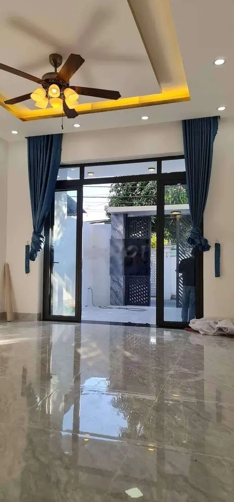Bán nhà 3 lầu hẻm rộng 6m ô tô quay đầu