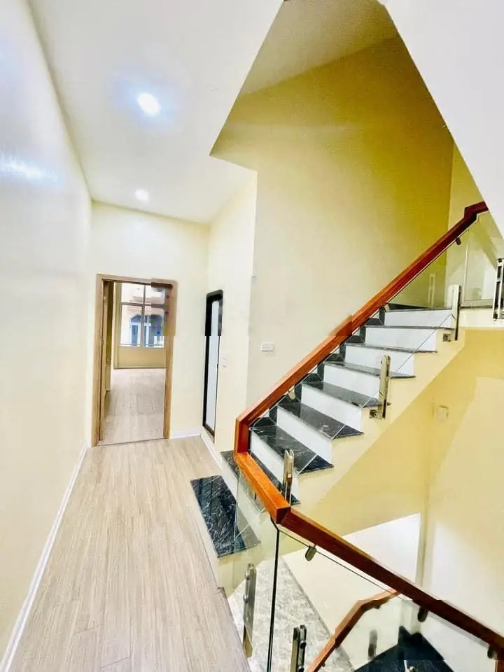 Cần bán nhà mới tại Lê Trọng Tấn. Vỉa hè, phân lô ô tô tránh, DT 70m2, giá 20 tỷ