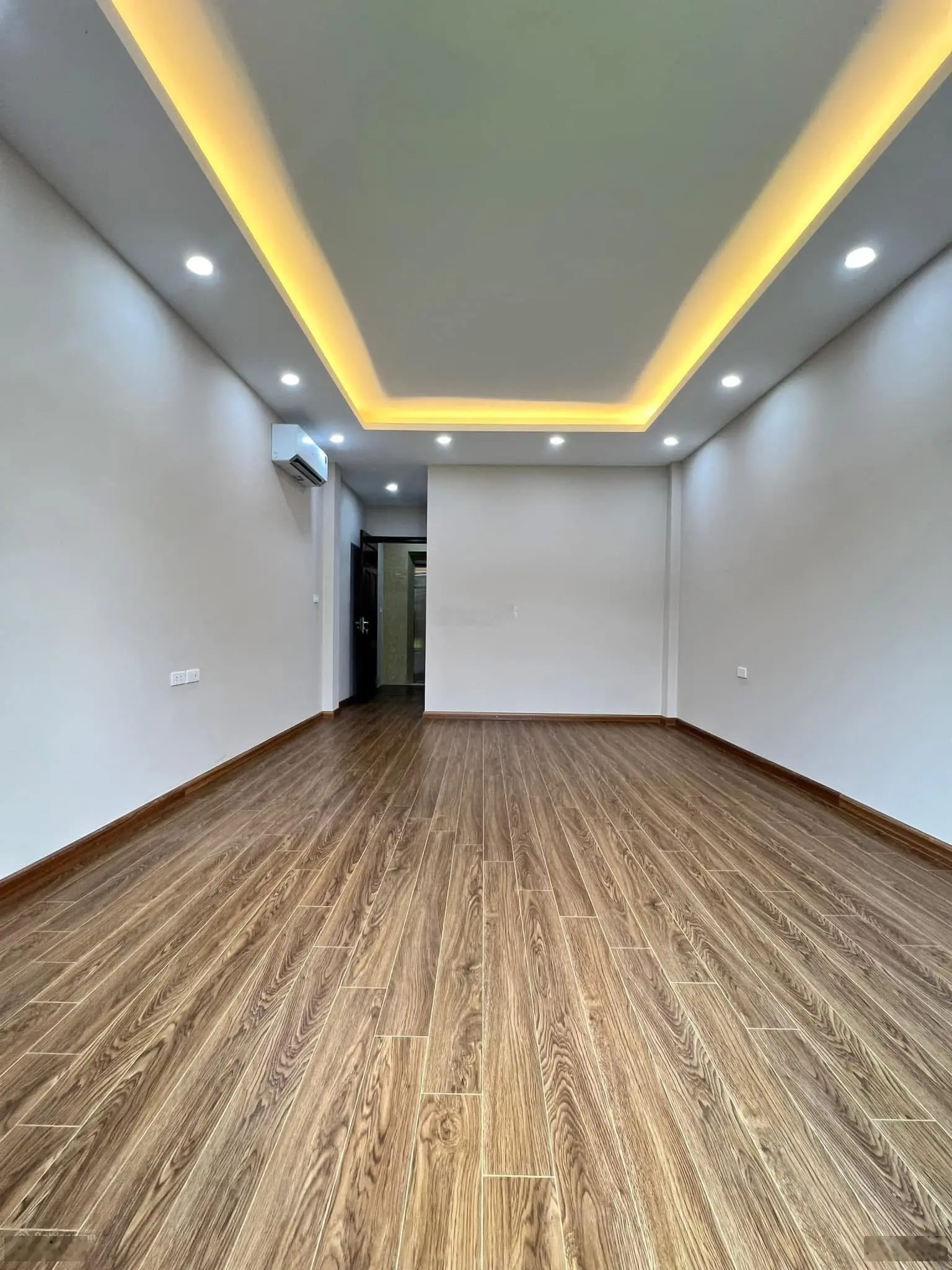 Em cần bán căn nhà 35m2 xây mới 6 tầng thang máy, mặt phố Hưng Phúc - Tam Trinh - Hoàng Mai