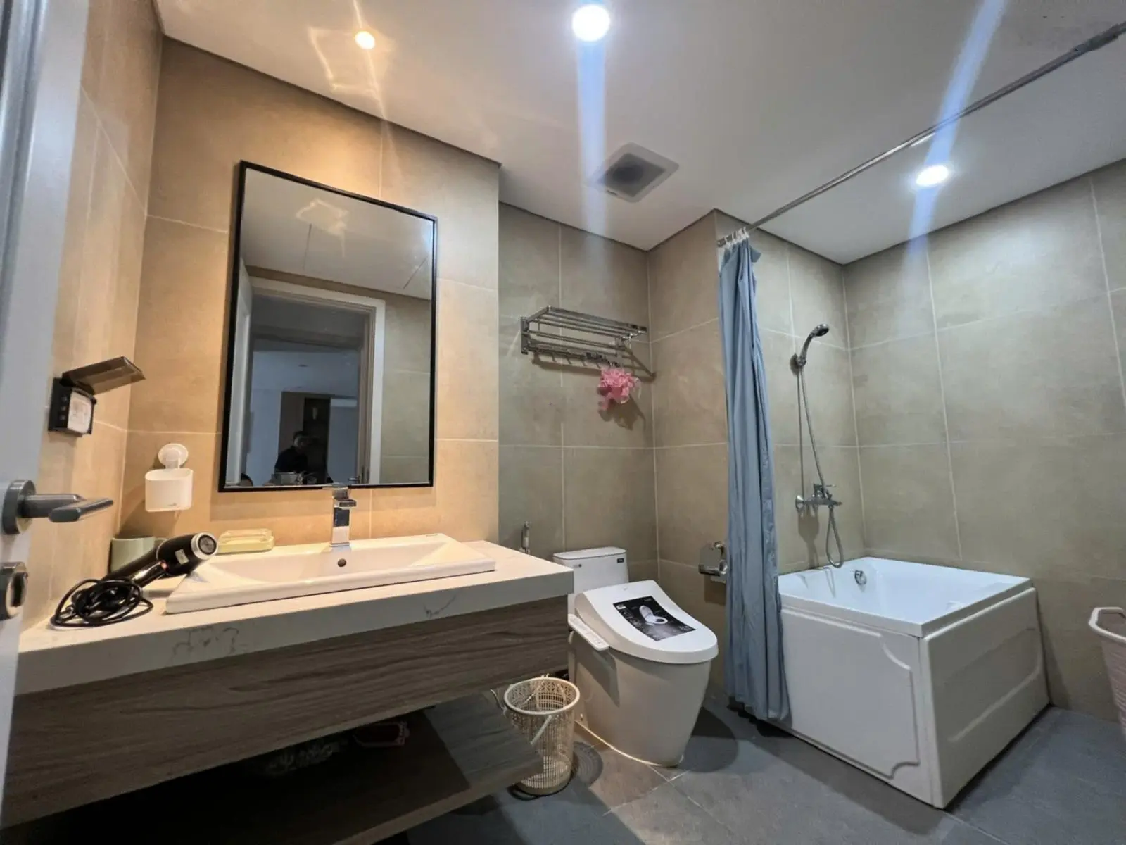 Chuyển nhượng chung cư Minato 2 ngủ full nội thất giá 3,2 tỷ 80m2