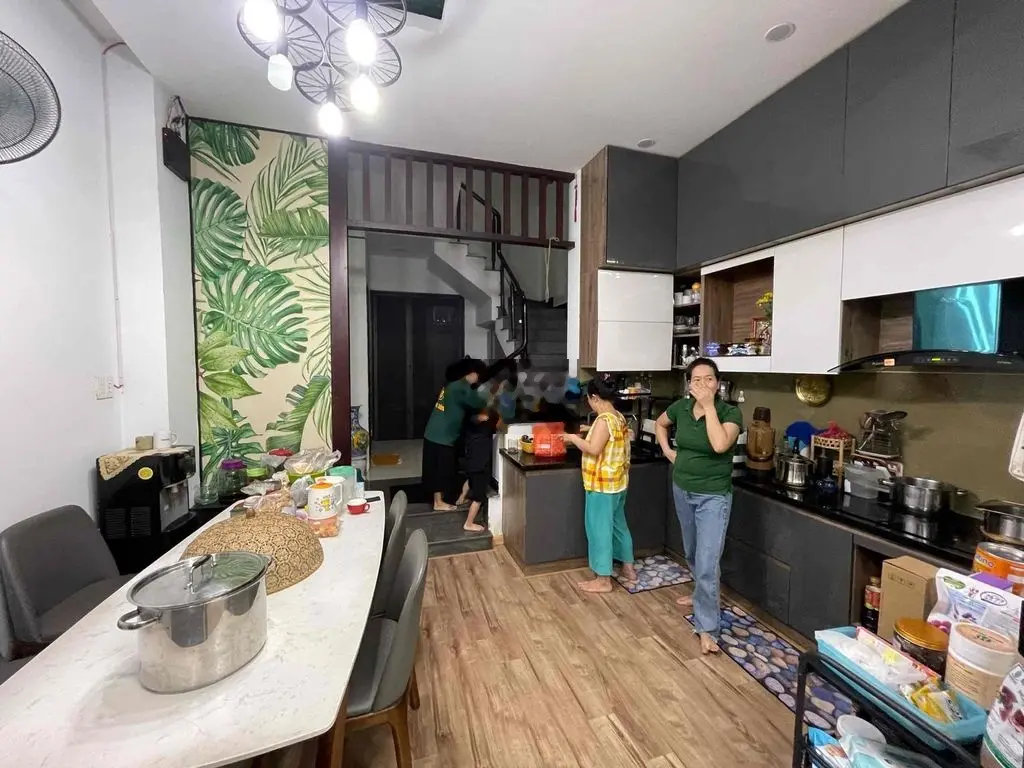 3 tầng đường 10,5 Bình Hoà sát CMT8 giá chỉ 6ty5