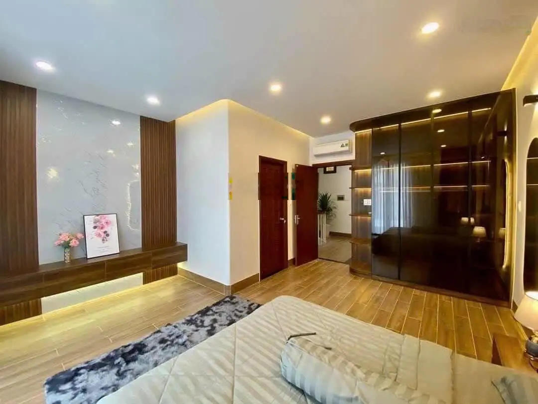 Nhà đẹp hiện đại đường lớn Nguyễn Thị Minh Khai - Bến Nghé - Q1, 66,5m2 cho thuê 38 triệu