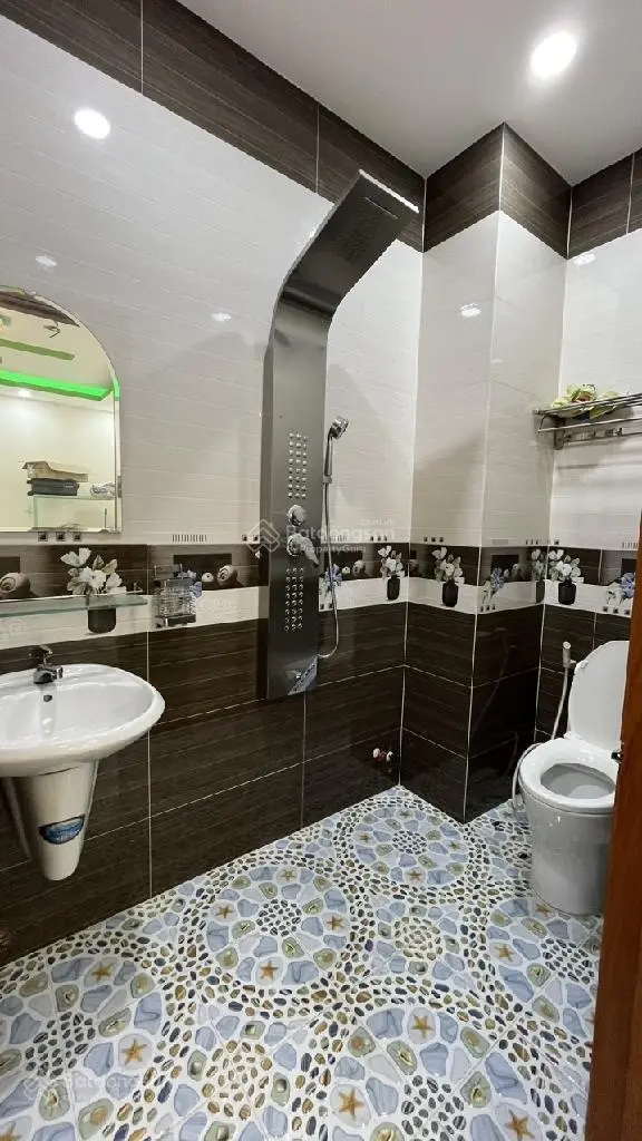 Bán nhà 4 x 24m tên lửa đường 10, kế công viên- 4 tầng giá 7.45 tỷ