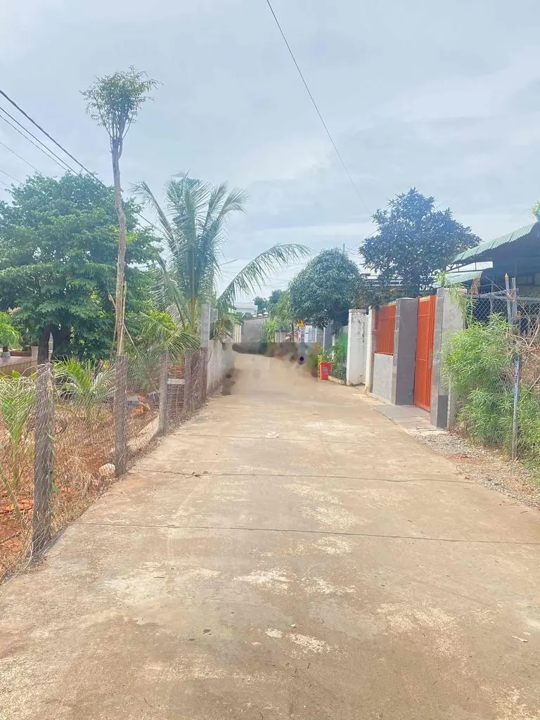 LÔ ĐẤT 3 mặt tiền, dt 300 m2 có 200 m2 thổ cư. Hoà Long, TP Bà rịa.