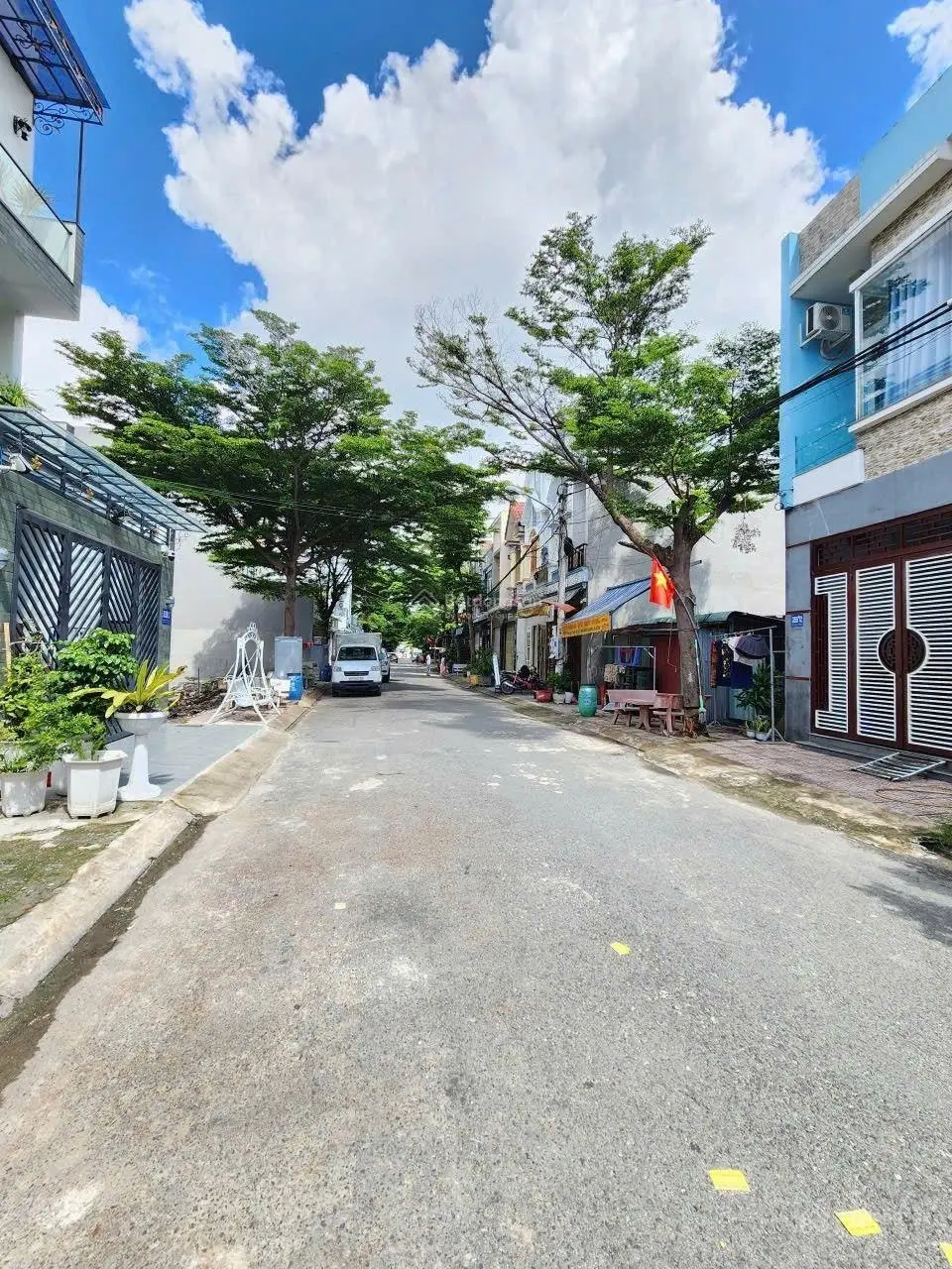 Nhà 2.89 tỷ đường nhựa xe tải. Cách SG 10km. Nhà còn mới, chỉ việc vô ở hoặc cho thuê. 4x15.5m