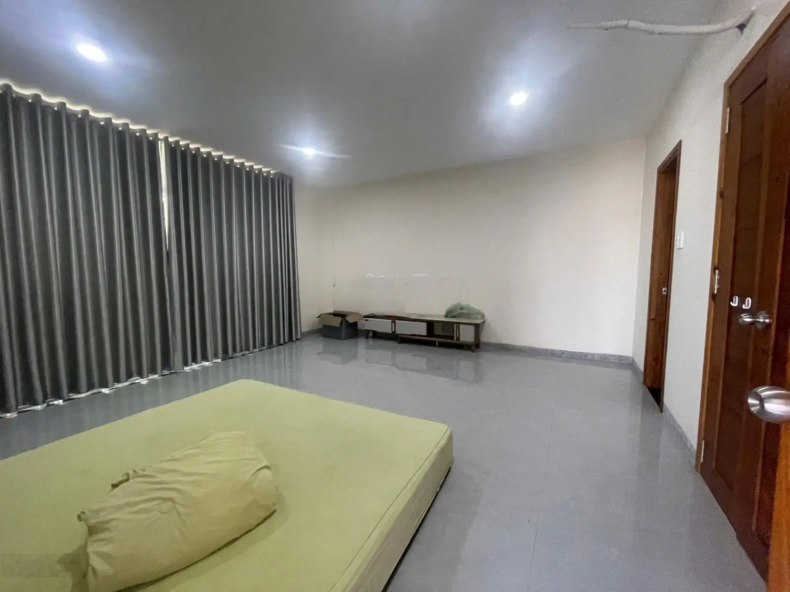 Chủ cần bán biệt thự mini ở Vĩnh Hiệp ở gần đường d30 đặc biệt có hồ bơi cách biển 7km tới bãi tắm
