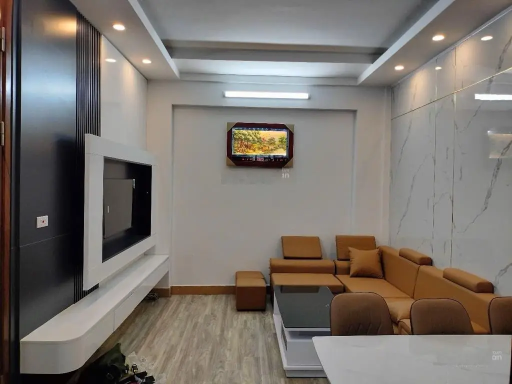 Chỉ 6,7 tỷ nhà 5 tầng siêu đẹp lõi bồ đề ô tô đỗ cửa full nội thất gần cầu chương dương
