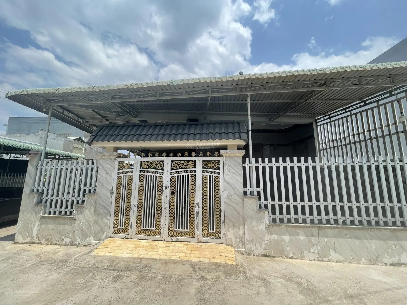 Kẹt tiền bán nhanh nhà mái thái mới xây hẻm xe hơi cách QL1A 150m giá 3.8 tỷ