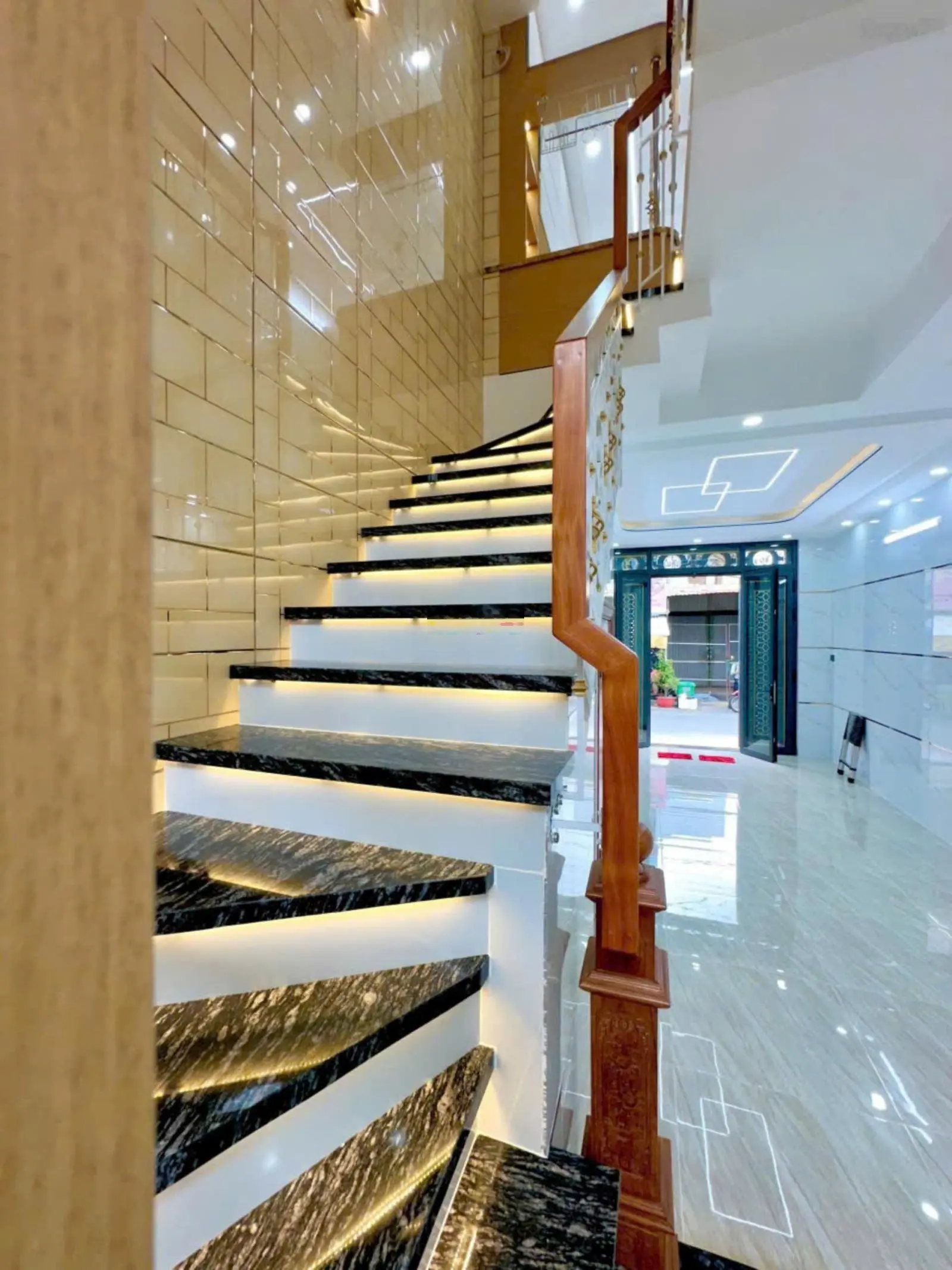 Nhà mới thiết kế sang đường Lê Văn Quới 8tỷ450, hẻm 8m gần Ngã Tư 4 Xã, đúc 5 lầu, nội thất đầy đủ
