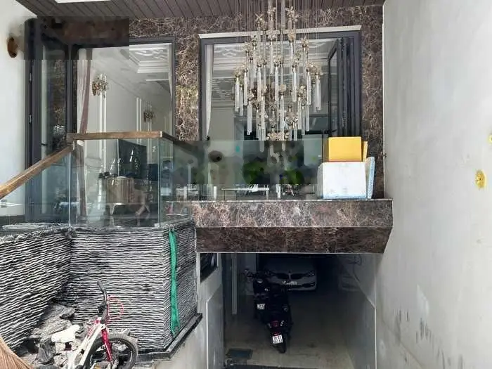 Bán nhà đẹp lung linh, hồ bơi sân thượng, 7 tầng, 2 mặt đường, sát Hoàng Diệu, 87m2, 21 tỷ