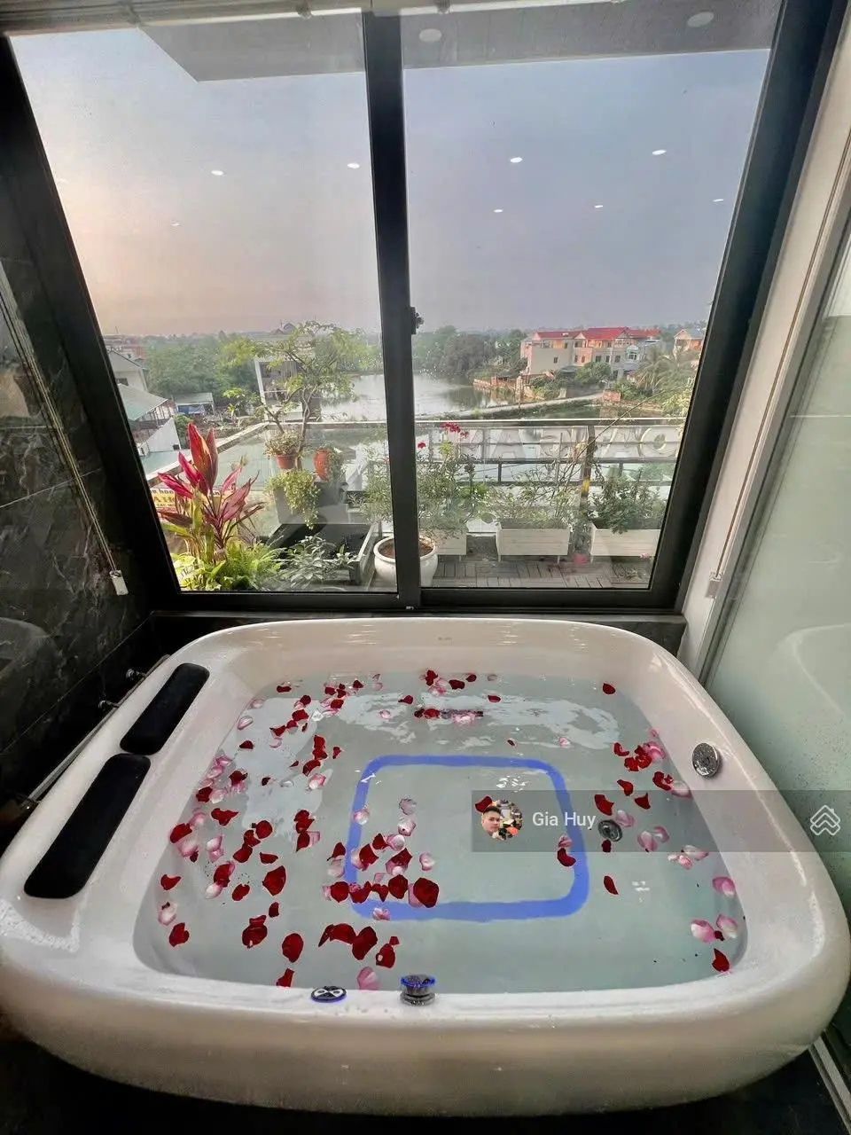 Bán nhà hàng kinh doanh 2 mặt tiền tại đường 419, Hợp Đồng, Chương Mỹ, 6,5 tầng, MT: 8m