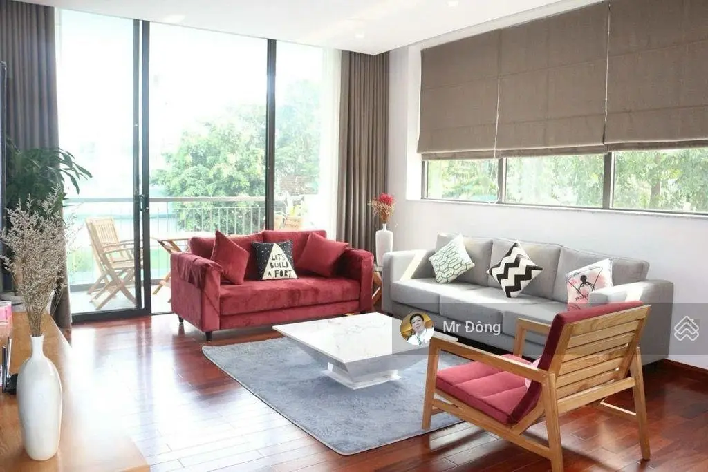Bán căn hộ cho tây thuê quận Tây Hồ 195m2, 6 T, Mt 8m, 3 thoáng, giá 75 tỷ