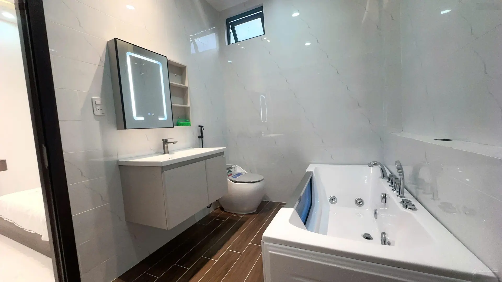 Chính chủ cần bán căn nhà tâm huyết, giá chỉ 3,25 tỷ/100.8m2, nhà mới đẹp y hình. LH: 0903316319