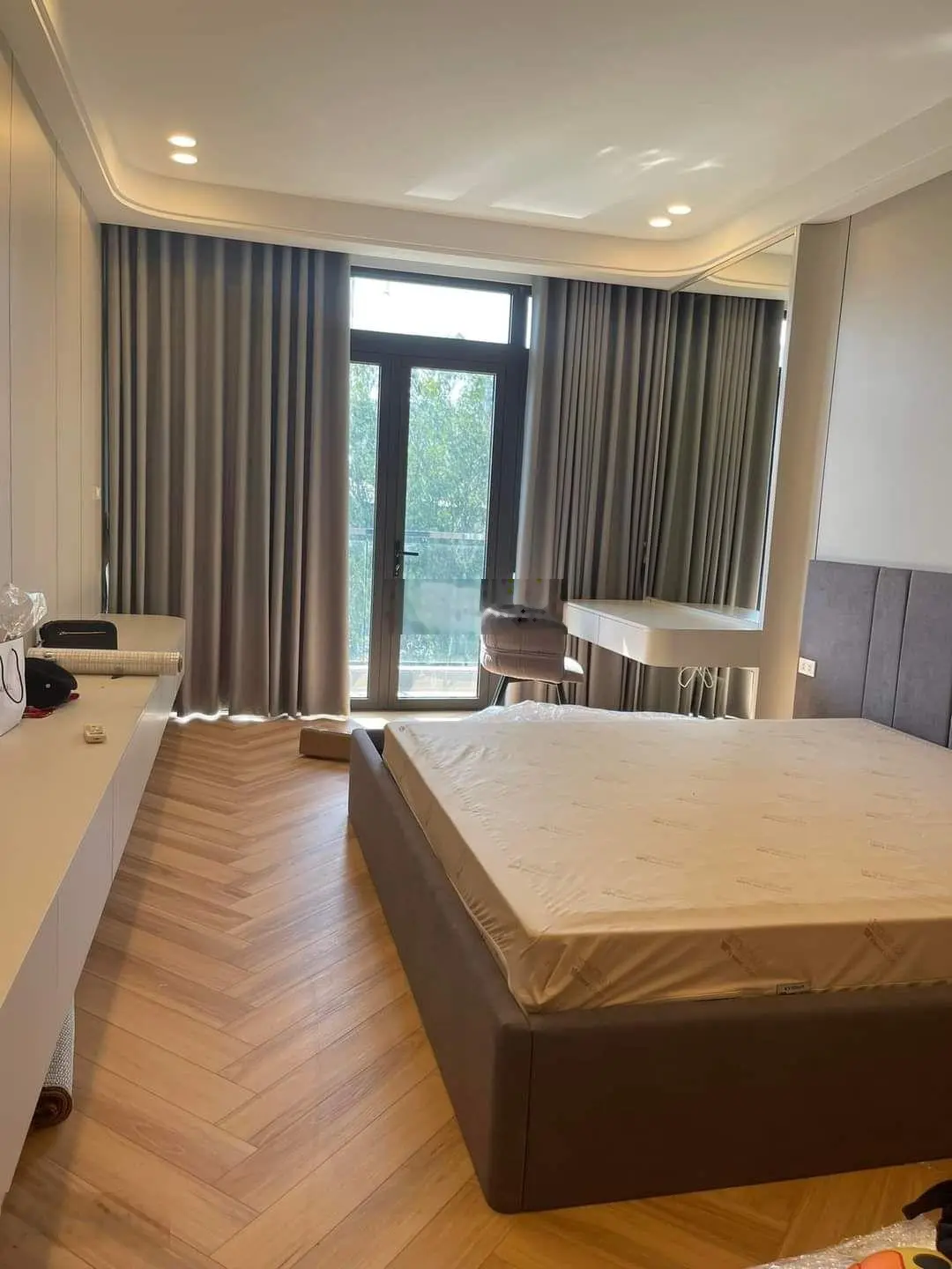 Mặt phố Trần Duy Hưng, Cầu Giấy, nhà 8 tầng, 100m2. Mặt tiền kinh doanh, vỉa hè rộng