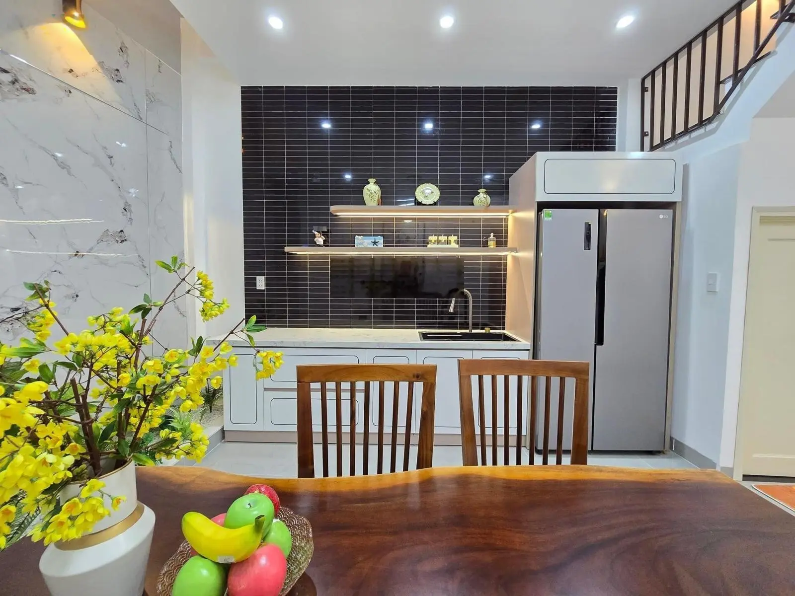 BÁN GẤP NHÀ BÌNH CHÁNH đang cho thuê 8tr/tháng DT (55m2) Hẻm 8m Thông